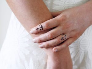 small-fingers-tattoos