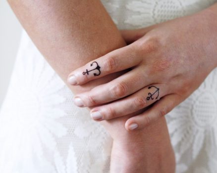 small-fingers-tattoos