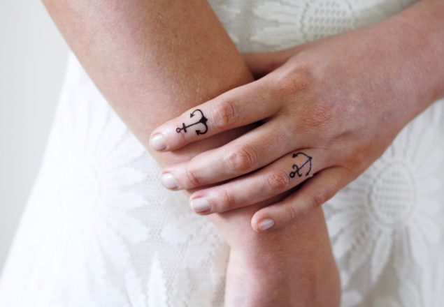 small-fingers-tattoos